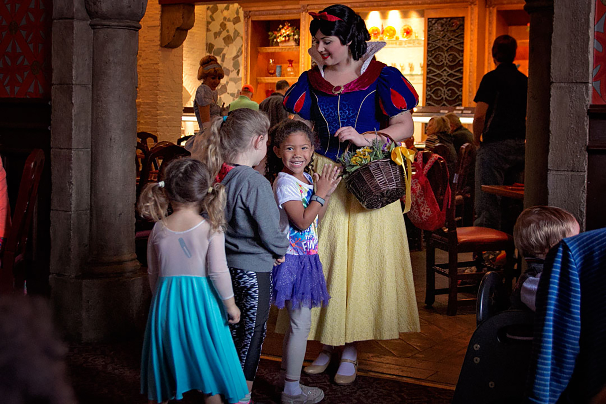children meeting Cinderella
