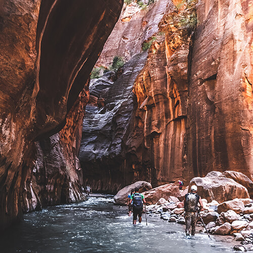 Image of hikers in a creek going through the mountain, captured by Juanfbgm